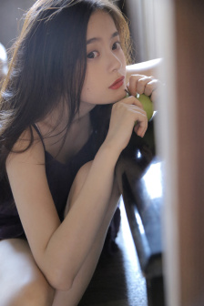 美女解开胸衣露出奶头直播视频